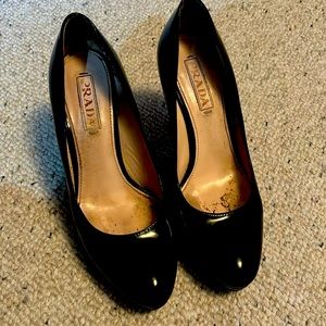 Prada pumps size 38 (7.5) black patent leather. GUC